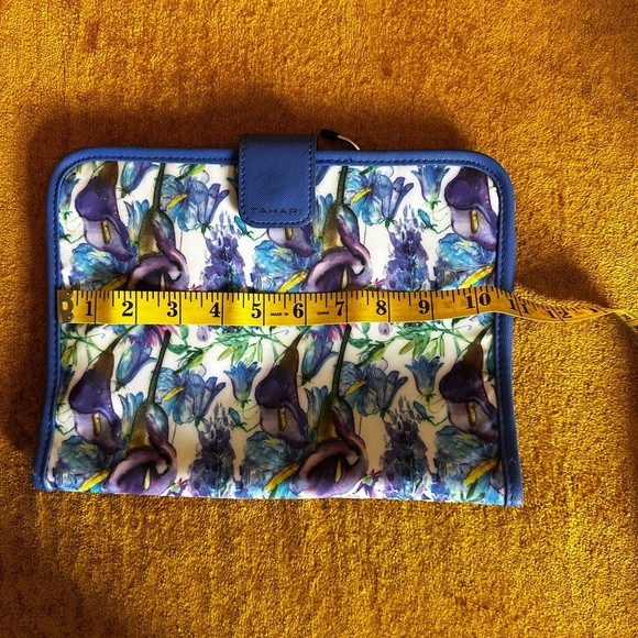 Assortment of makeup bags - Picture 3 of 12